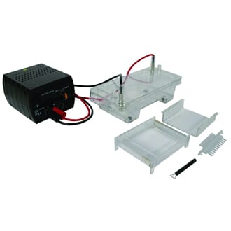 Elektroforesesett med kar og spenningskilde