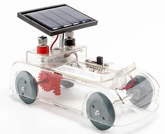 Solcellebil med oppladbart batteri