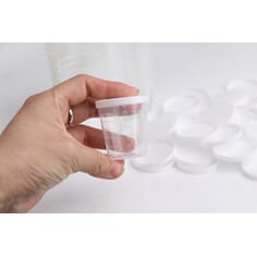 Plastbeger med lokk, 30 ml, 100 stk